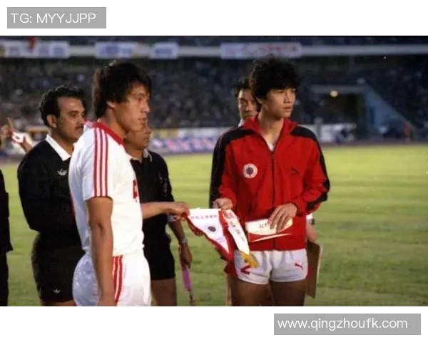 足球明星李华的个人资料与精彩瞬间全解析